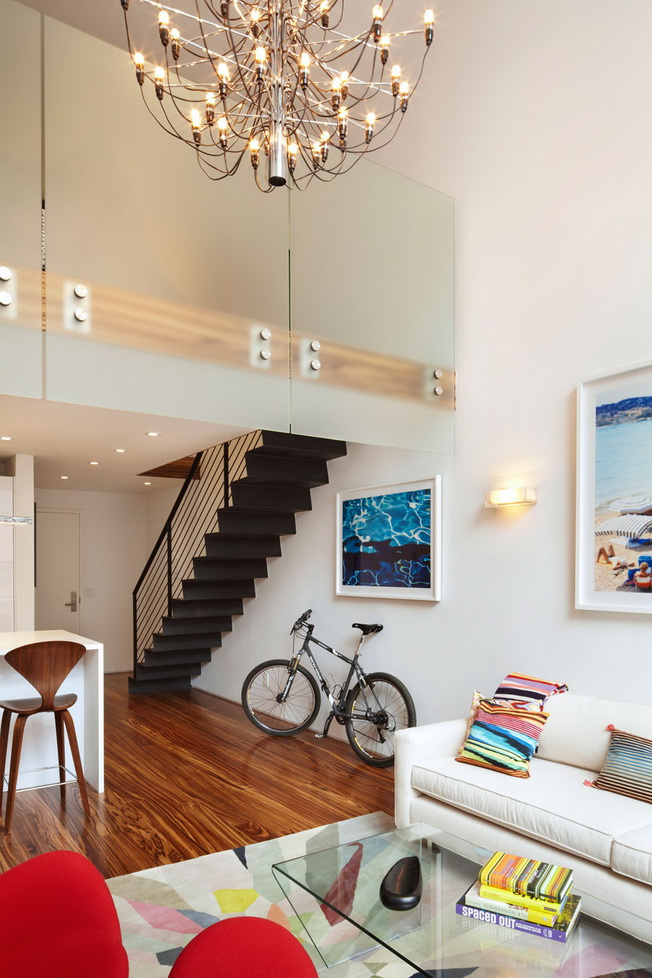 A colorful and light-filled apartment in Manhattan