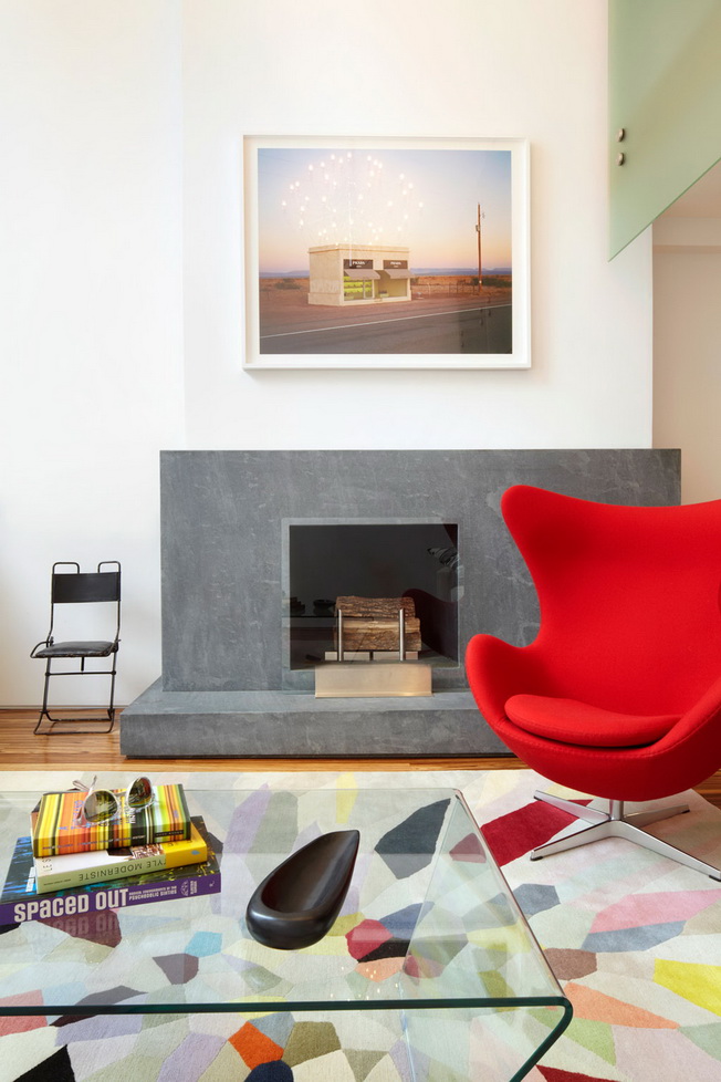 A colorful and light-filled apartment in Manhattan