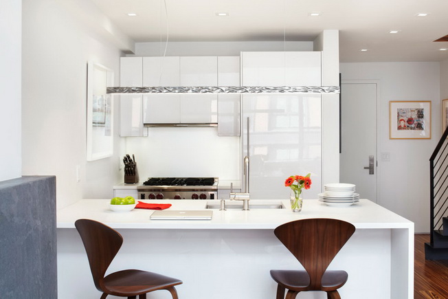 A colorful and light-filled apartment in Manhattan
