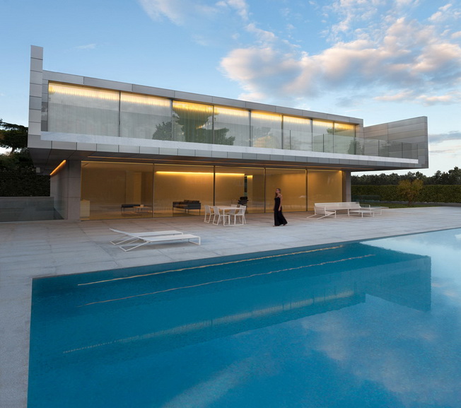 House with a rooftop terrace
