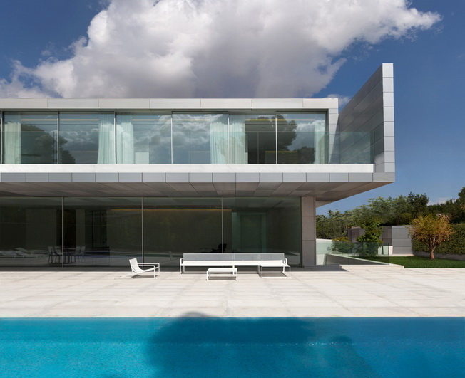 House with a rooftop terrace