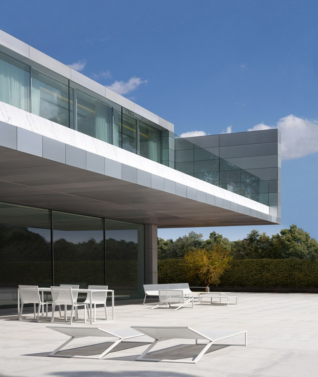 House with a rooftop terrace