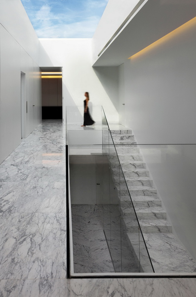 House with a rooftop terrace