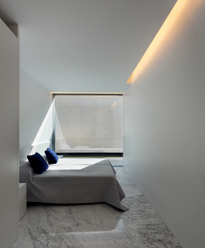House with a rooftop terrace