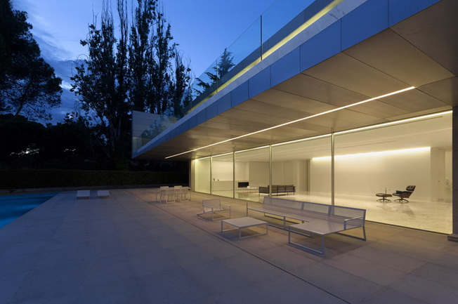 House with a rooftop terrace