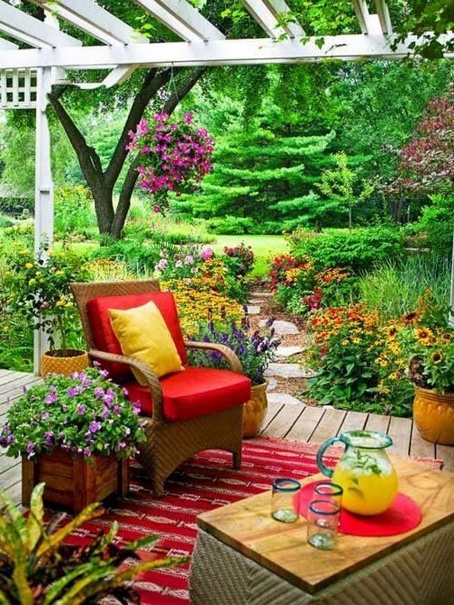 un pequeño jardín